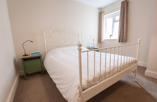 Bristol City Centre Apartment | The Broadmead Forest - Spacious City Centre 3BDR Apartment