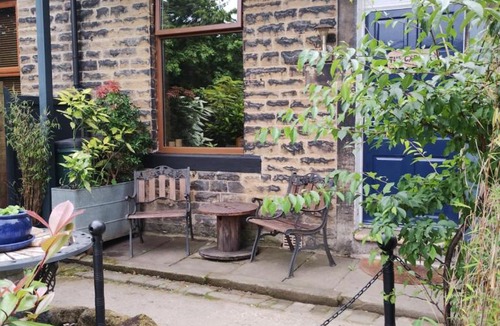 Wadsworth Apartment | The Cabin - Great Views, Garden, Netflix, Near Town