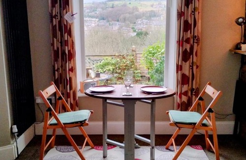 Wadsworth Apartment | The Cabin - Great Views, Garden, Netflix, Near Town