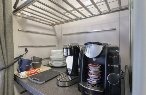 Ely Cottage | THE CARRIAGE ELY PADDINGTON, pet friendly, with hot tub in Ely