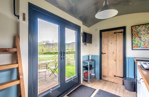 Matlock Apartment | The Carriage