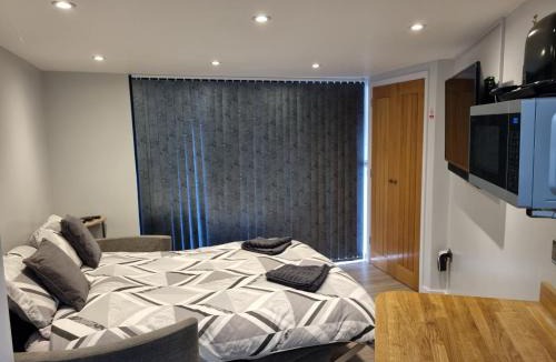 Cannards Grave Apartment | The Chill Studio Apartment
