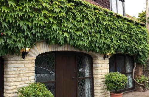 Coalpit Heath House | The Coach House Stylish spacious retreat with secure parking