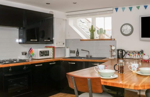 Swanage Apartment | THE COMPASS, open-plan, WiFi, in Swanage