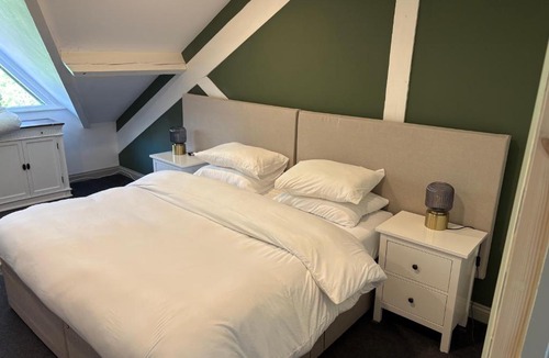 Exeter Apartment | The Courtyard
