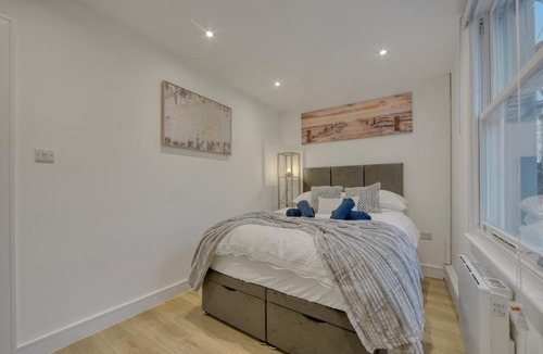 London Borough of Bromley Apartment | The Cozy Quarter