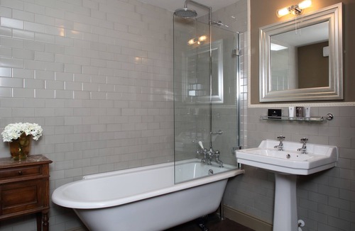 Abingdon Hotel | The Crown & Thistle, Abingdon, Oxfordshire – Acorn Pubs