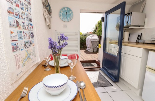 Ventnor Apartment | THE DECK STUDIO, romantic, luxury holiday cottage in Ventnor