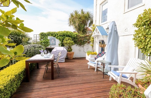 Ventnor Apartment | THE DECK STUDIO, romantic, luxury holiday cottage in Ventnor