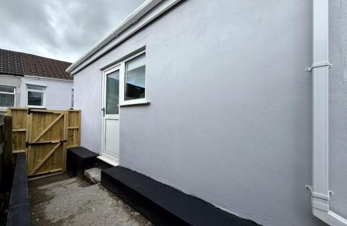 Dowlais Apartment | The Den- Cosy Studio