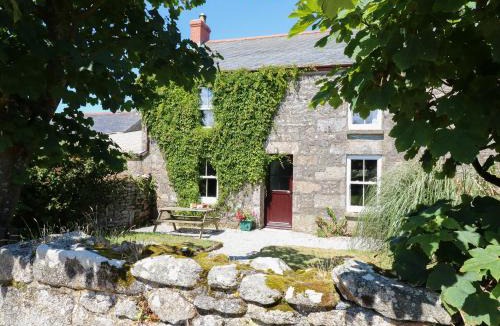 Lower Boscaswell House | The Farmhouse