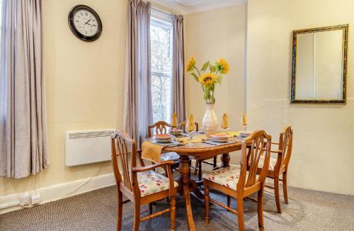 Whitchurch House | The Flat