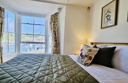 Dartmouth Hotel | The Floating Bridge