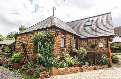 Milcombe Cottage | THE FORGE AT SMITHY COTTAGE, romantic in Chipping Norton
