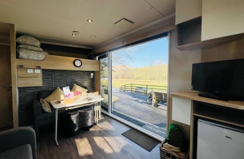 Rhayader Cottage | The Fox Den - a camping pod that sleeps 4 guests in 1 bedroom