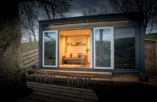 Rhayader Cottage | The Fox Den - a camping pod that sleeps 4 guests in 1 bedroom