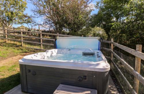 Llandudno Junction House | The Gatekeepers Cottage - Skerry Vore