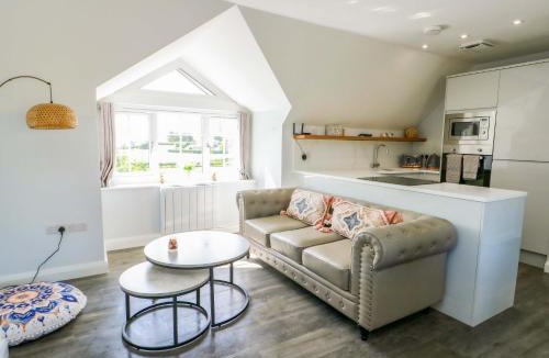 Llandudno Junction House | The Gatekeepers Cottage - Skerry Vore