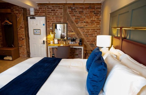 Warwick Town Centre Hotel | The Globe, Warwick, Warwickshire - Brunning & Price