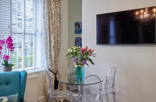 Harrogate City Centre Apartment | The Granville - Delightful 2-bed Victorian Apartment