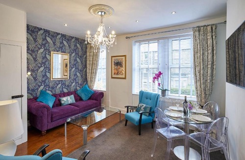 Harrogate City Centre Apartment | The Granville - Delightful 2-bed Victorian Apartment