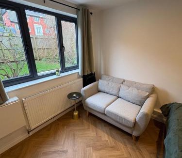 Severn Beach Apartment | The Haven Luxury Studio Apartment with parking
