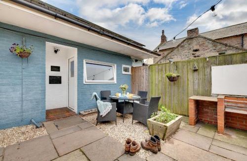 North Sunderland Hostel | The Hides