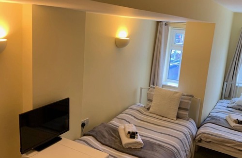 Cambridge Bed & Breakfast | The Holly Tree