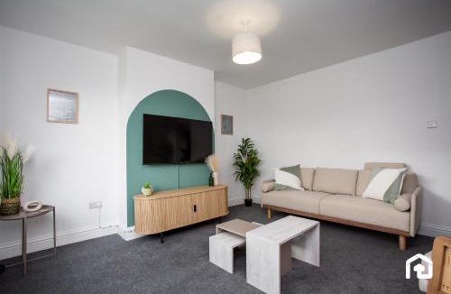 Crawcrook House | The Lampton - Modern - Gibside - Smart Tv - WIFI