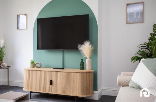 Crawcrook House | The Lampton - Modern - Gibside - Smart Tv - WIFI
