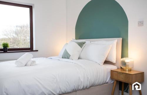 Crawcrook House | The Lampton - Modern - Gibside - Smart Tv - WIFI
