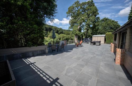 Bewdley House | The Larches