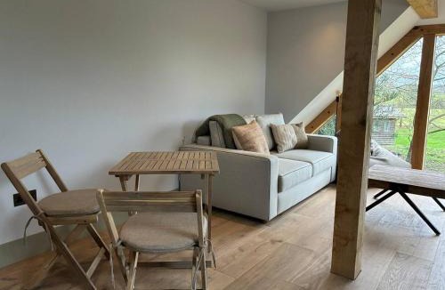 Henley Apartment | The Loft, 1 bed space with private parking