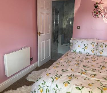Evesham Apartment | The Lylac Room