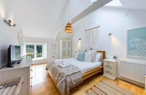 Burgh Island House | The Malthouse, a 5 minute walk to Bantham