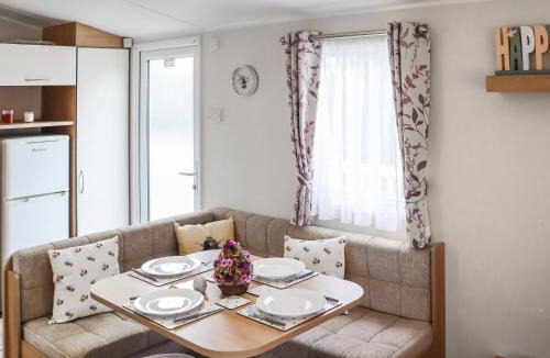Glynarthen House | The Maples