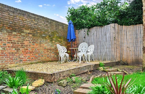Hadlow House | The Old Barn, Hadlow