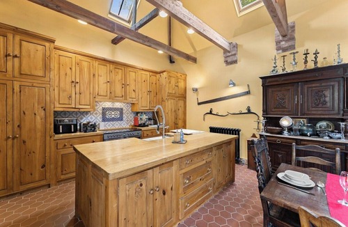 Nottingham House | The Old Coach Keeper's House -Sleeps 11 with Sauna