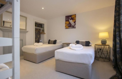 Upper Town Apartment | The Old Crescent Bakery - Beautiful Bath Townhouse