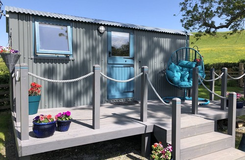 Corwen Cabin | The Peacock Shepherds Hut at Hafoty Boeth
