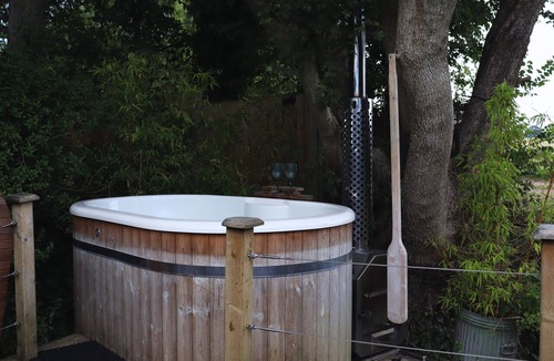 Attleborough Cabin | The Pheasant with hot tub, Great Ellingham, Norwich, Norfolk