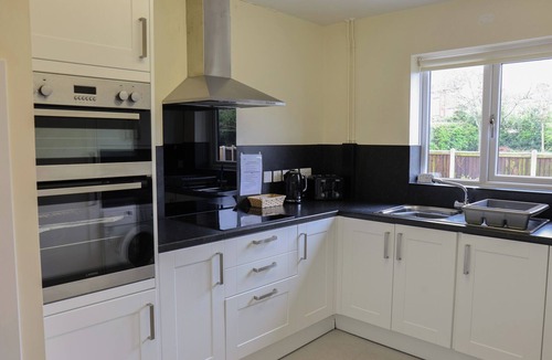 Eamont Bridge Cottage | THE PICNIC PATCH AT EAMONT PARK, family friendly in Penrith