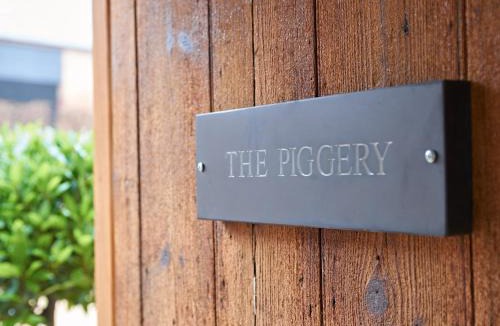 Moreton House | The Piggery