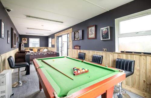 Wick House | The Pine Cabins including Games Room, Camp fire & Hot tub