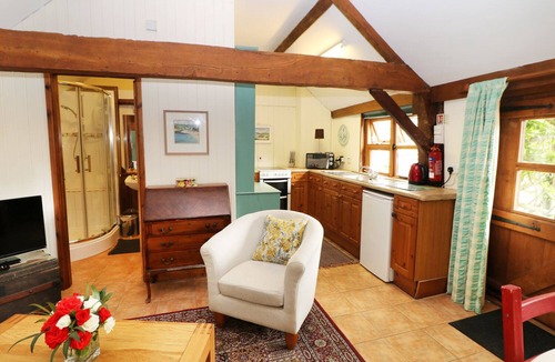 Urchfont Cottage | THE POTTERY, pet friendly, character holiday cottage in Urchfont