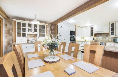 Gravesend House | The Roost Group - The Coach House with Hot Tub