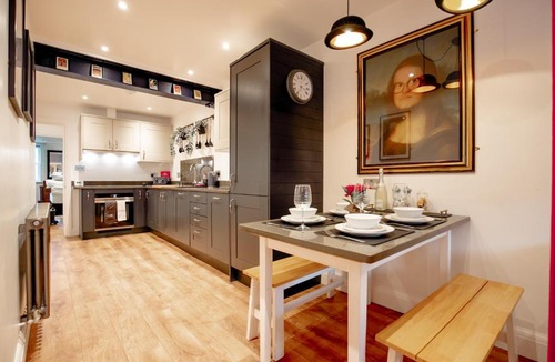 Worthing Apartment | The Simms Suite