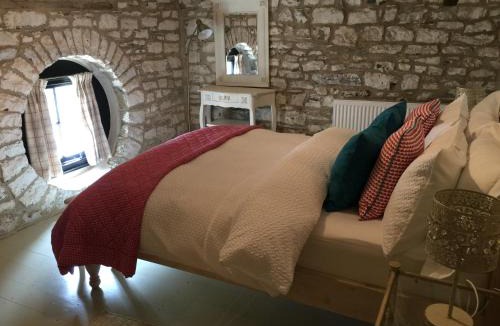 Pentrefelin Apartment | The Stable Loft, Llwynhelig Manor