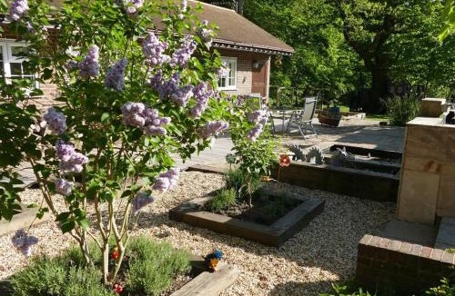 Sway House | The Stables - 2 bed with large garden and hot tub.