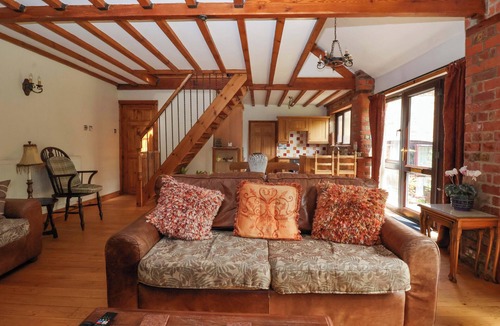 Kilham Cottage | THE STABLES, character holiday cottage, with open fire in Nafferton